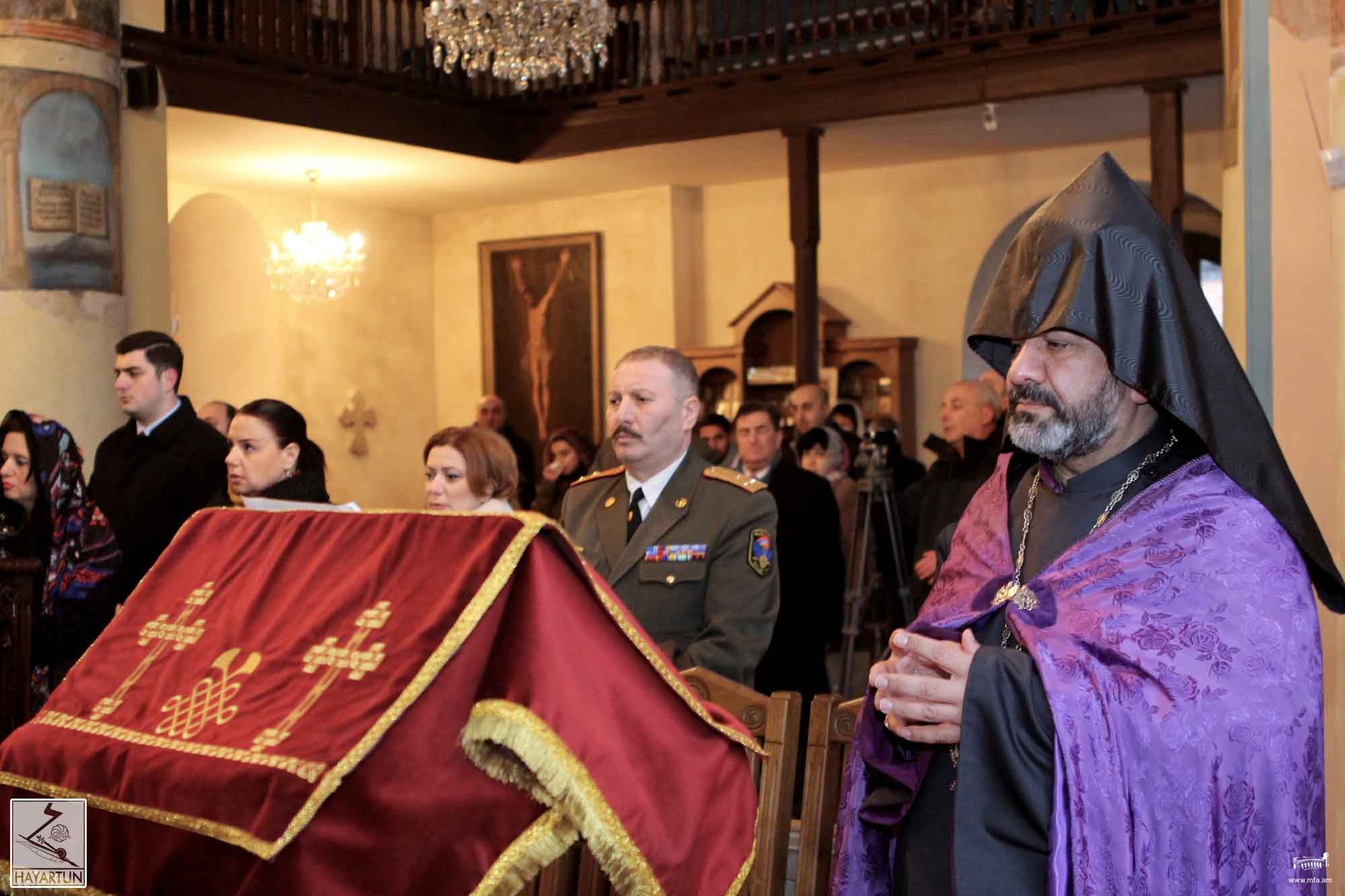 Հայաստանի կաթողիկոսը շնորհավորեց Բանակի օրը՝ հիշելով հերոսական անցյալը